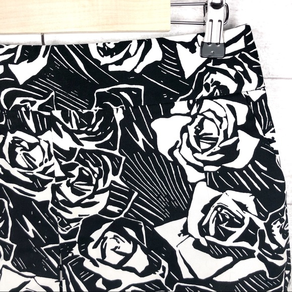EXPRESS DESIGN STUDIO B&W Floral Mini Skirt - Picture 2 of 7